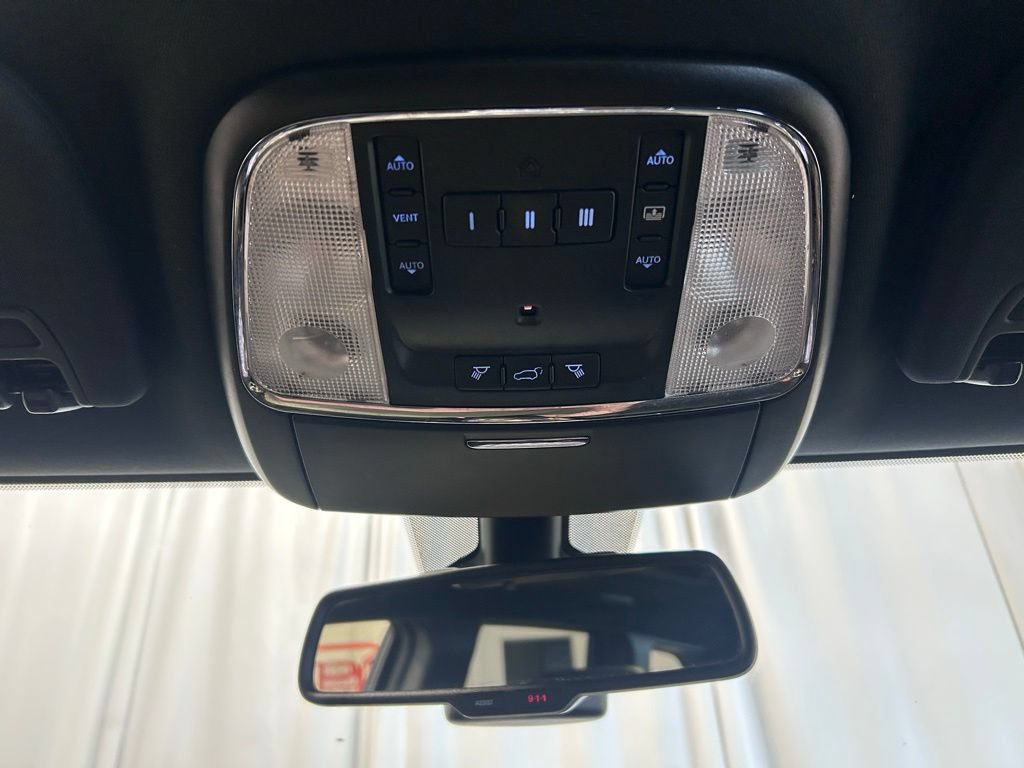 Used 2015 Jeep Grand Cherokee Overland AWD/4WD image 19