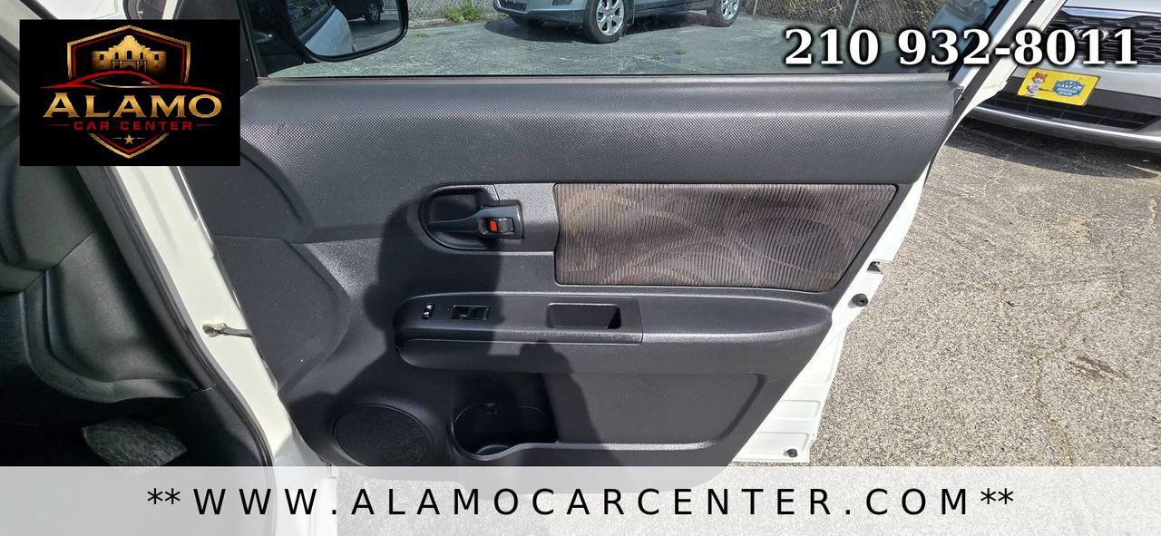 Used 2014 Scion xB FWD image 18