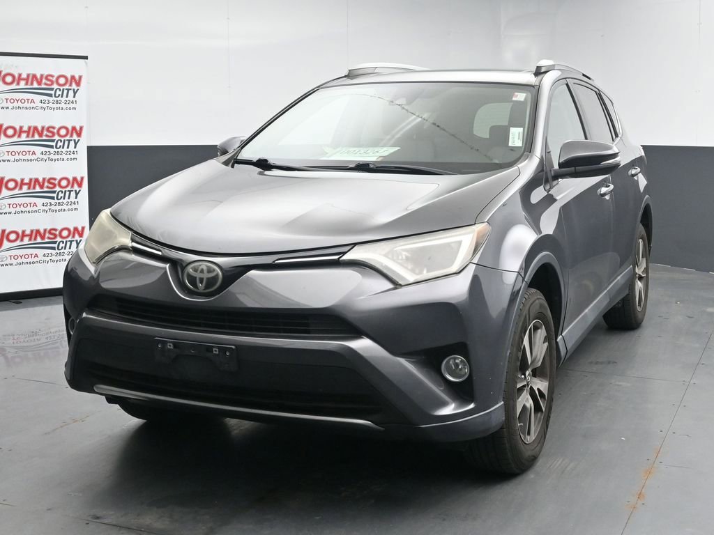 Used 2017 Toyota RAV4 XLE AWD/4WD image 4