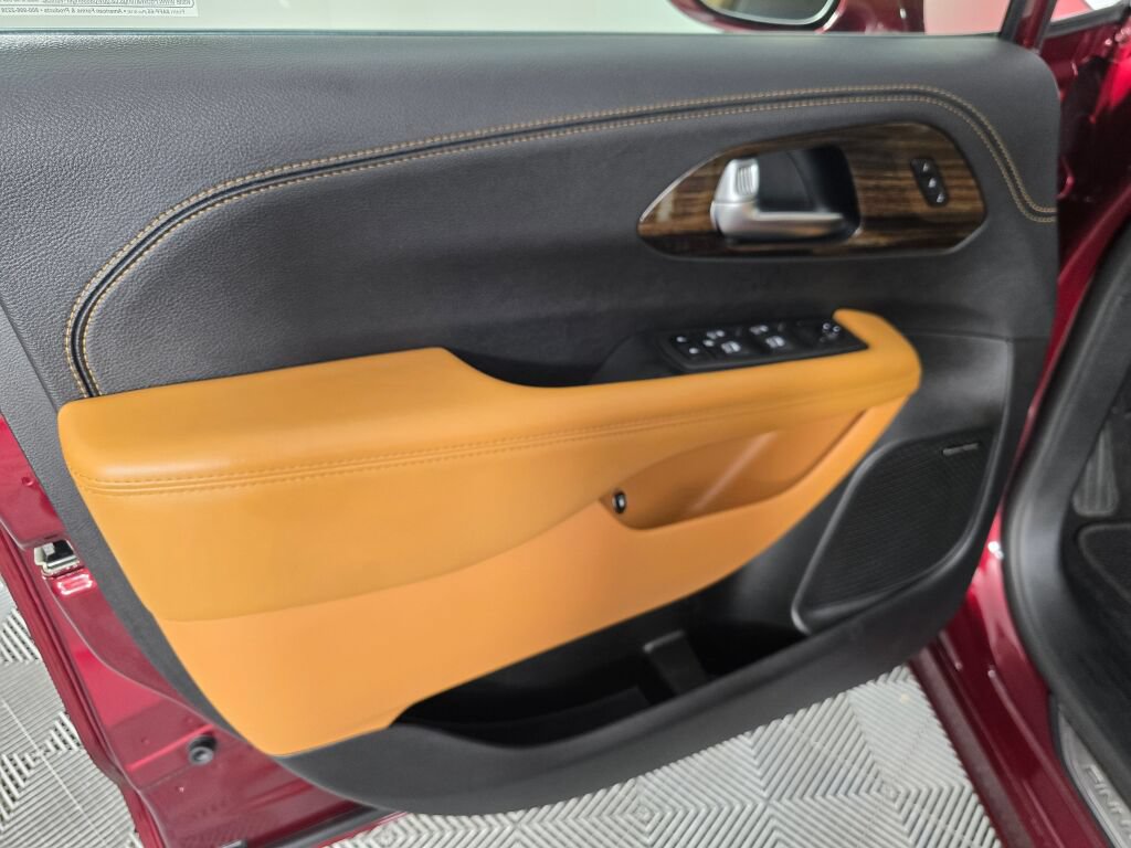 Used 2022 Chrysler Pacifica Pinnacle FWD image 15