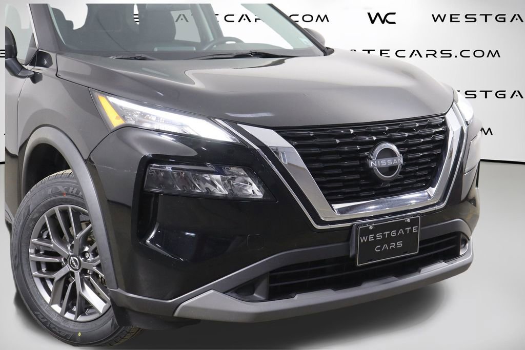 Used 2023 Nissan Rogue S image 43