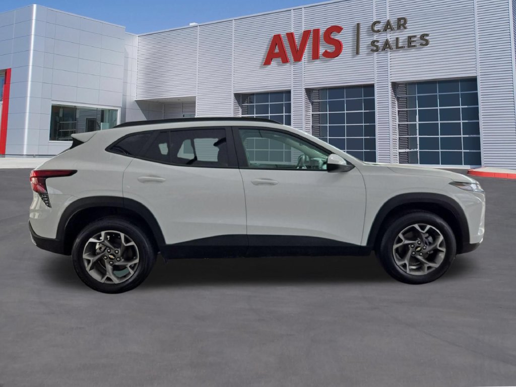 Used 2026 Chevrolet Trax LT FWD image 5