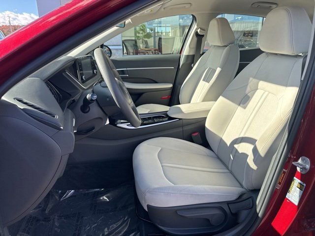 Used 2023 Hyundai Sonata SE w/ Cargo Package image 6