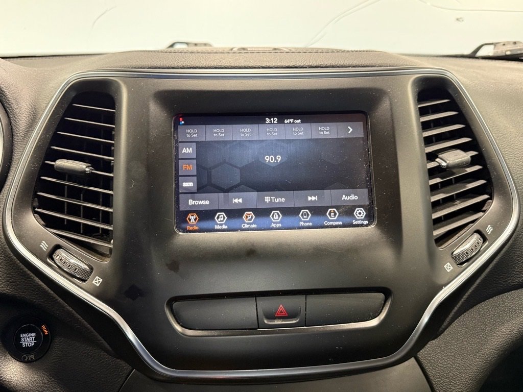 Used 2019 Jeep Cherokee Latitude Plus image 19