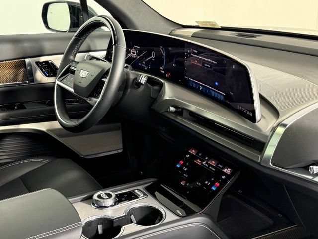 Certified 2026 Cadillac Vistiq Luxury AWD/4WD image 35