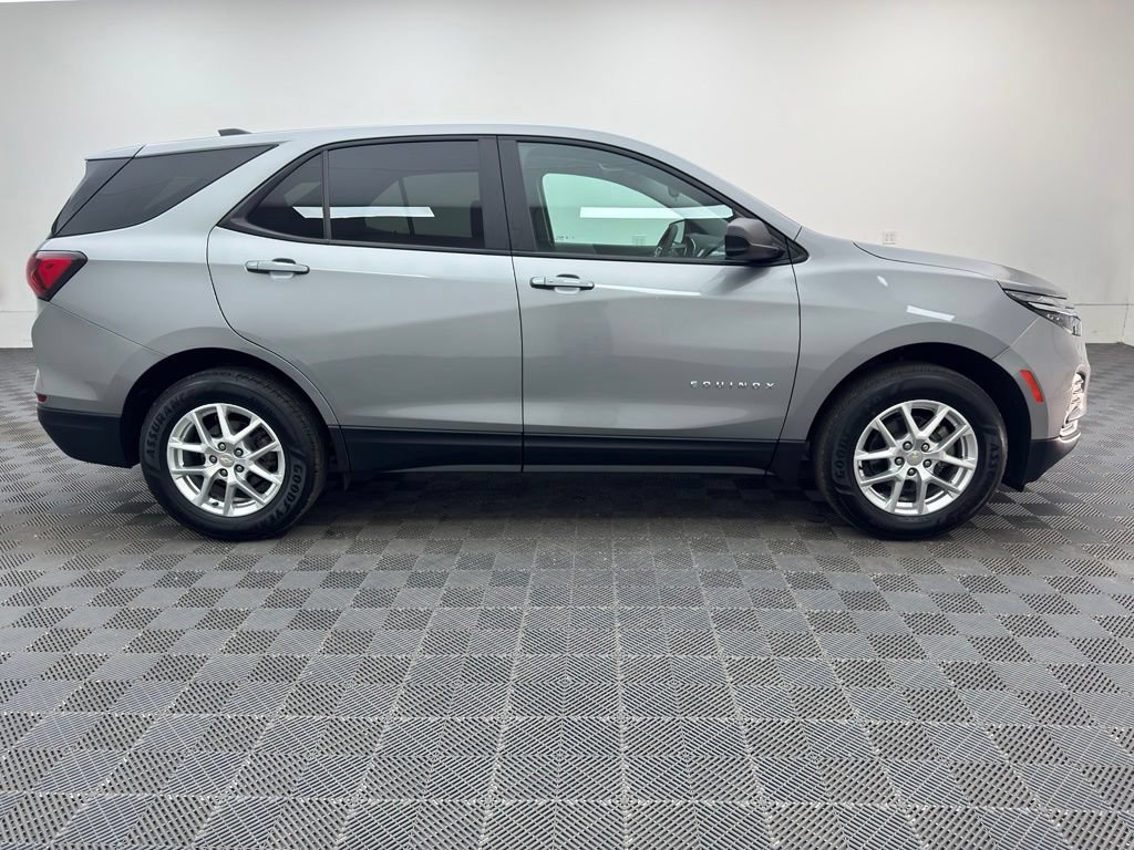 Used 2024 Chevrolet Equinox LS w/ LS Convenience Package AWD/4WD image 5