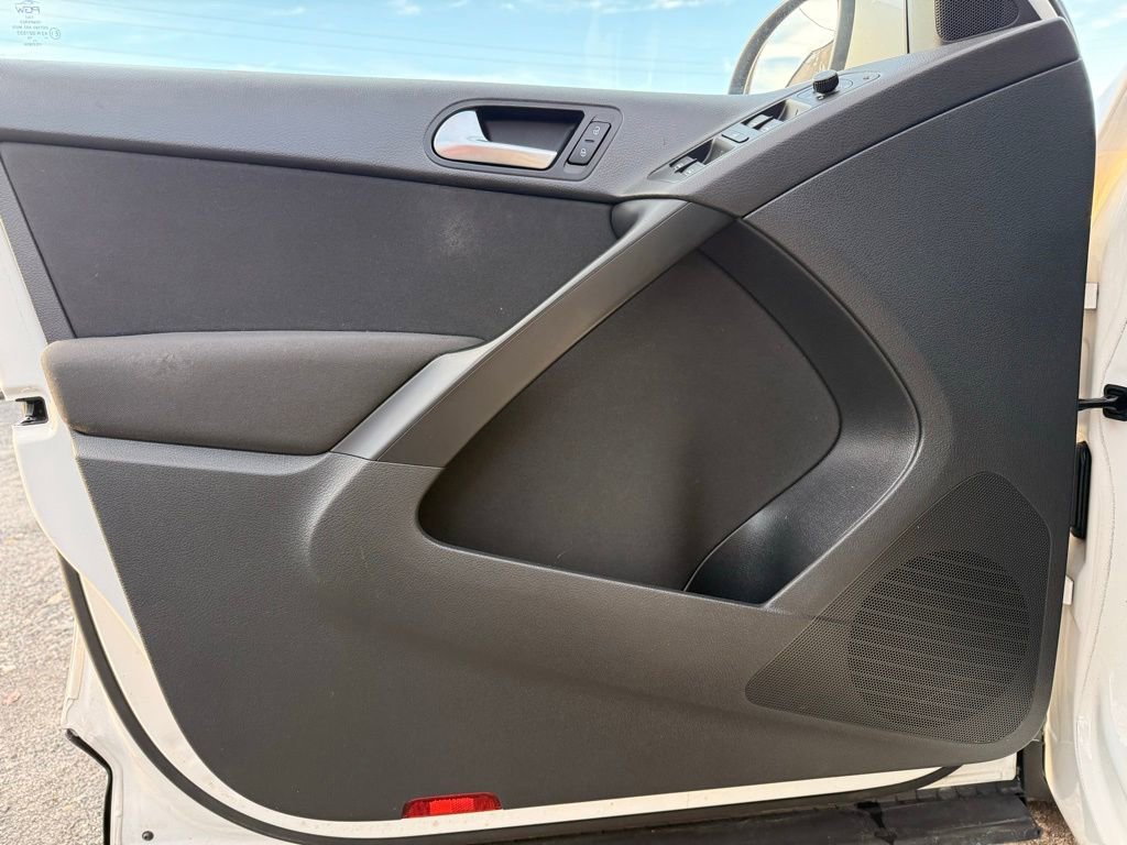 Used 2011 Volkswagen Tiguan S image 12