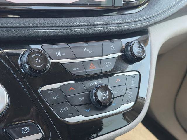 Certified 2023 Chrysler Pacifica Touring-L FWD image 29
