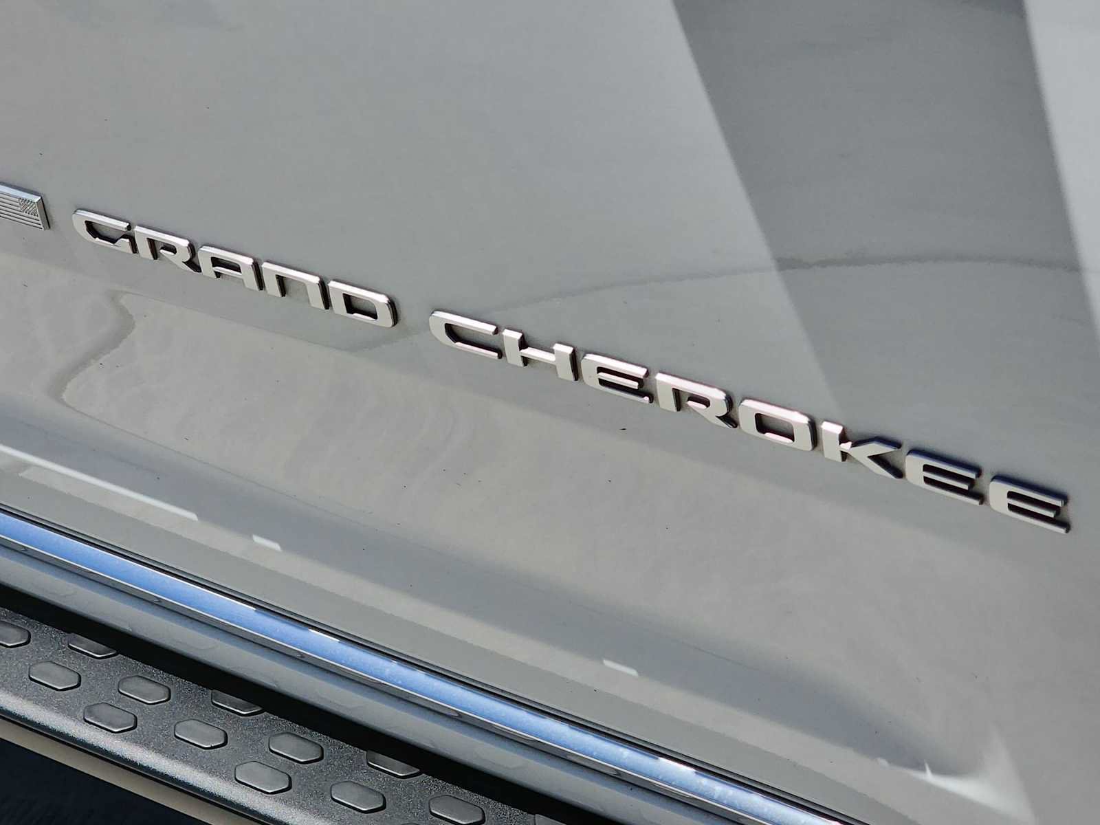 Used 2022 Jeep Grand Cherokee Summit AWD/4WD image 11