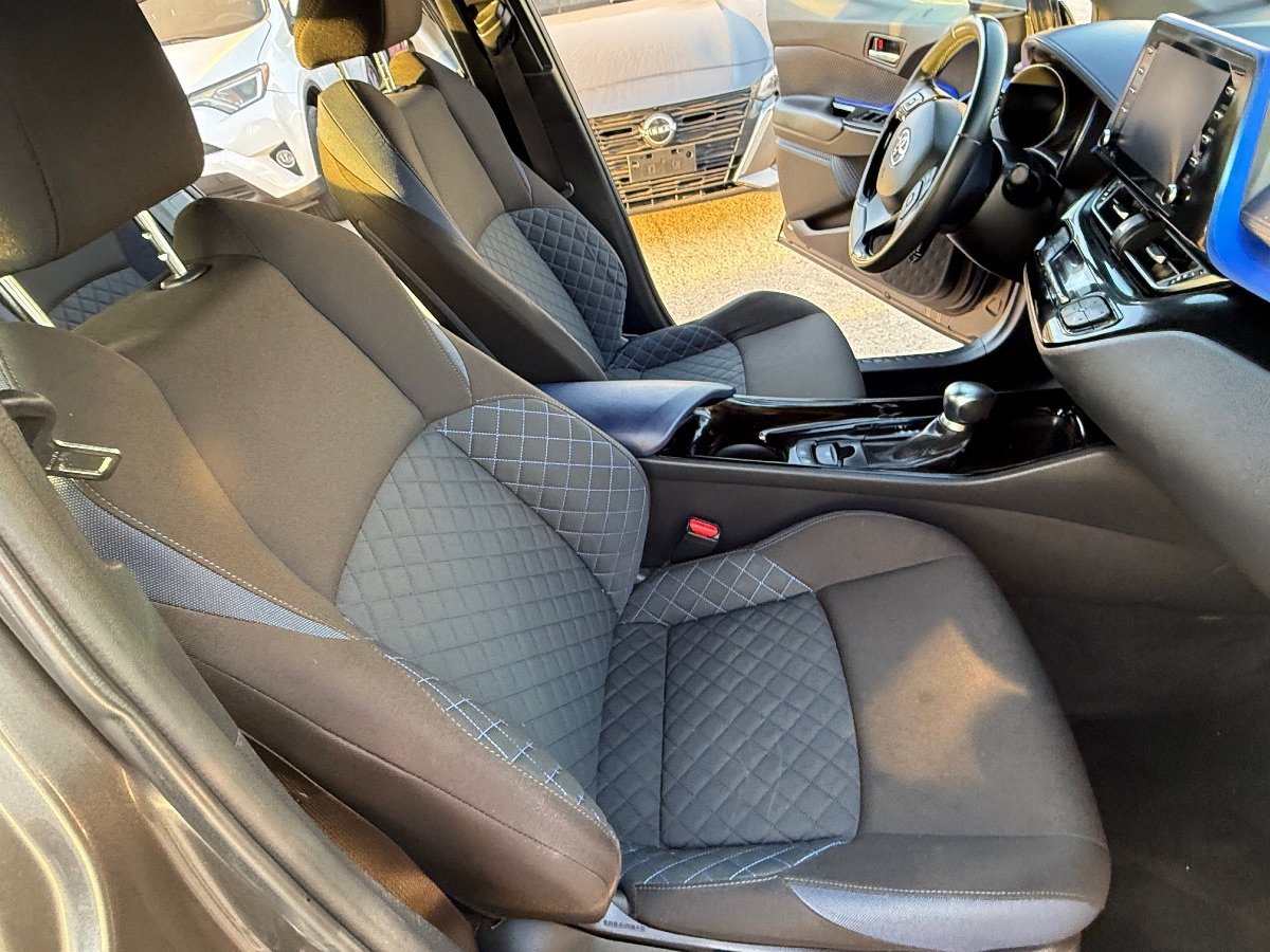 Used 2020 Toyota C-HR XLE FWD image 15