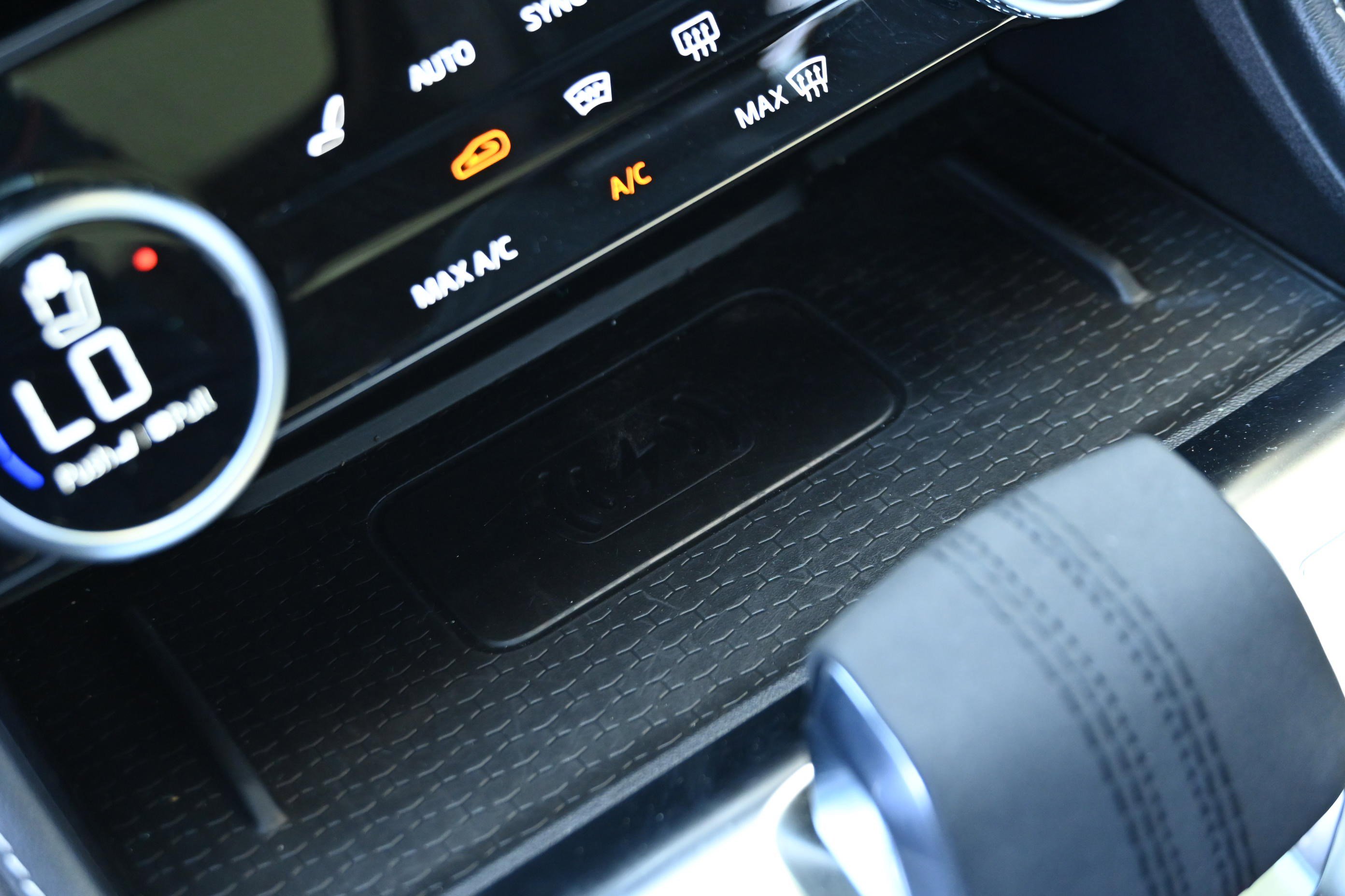 Used 2025 Jaguar F-PACE R-Dynamic S image 36