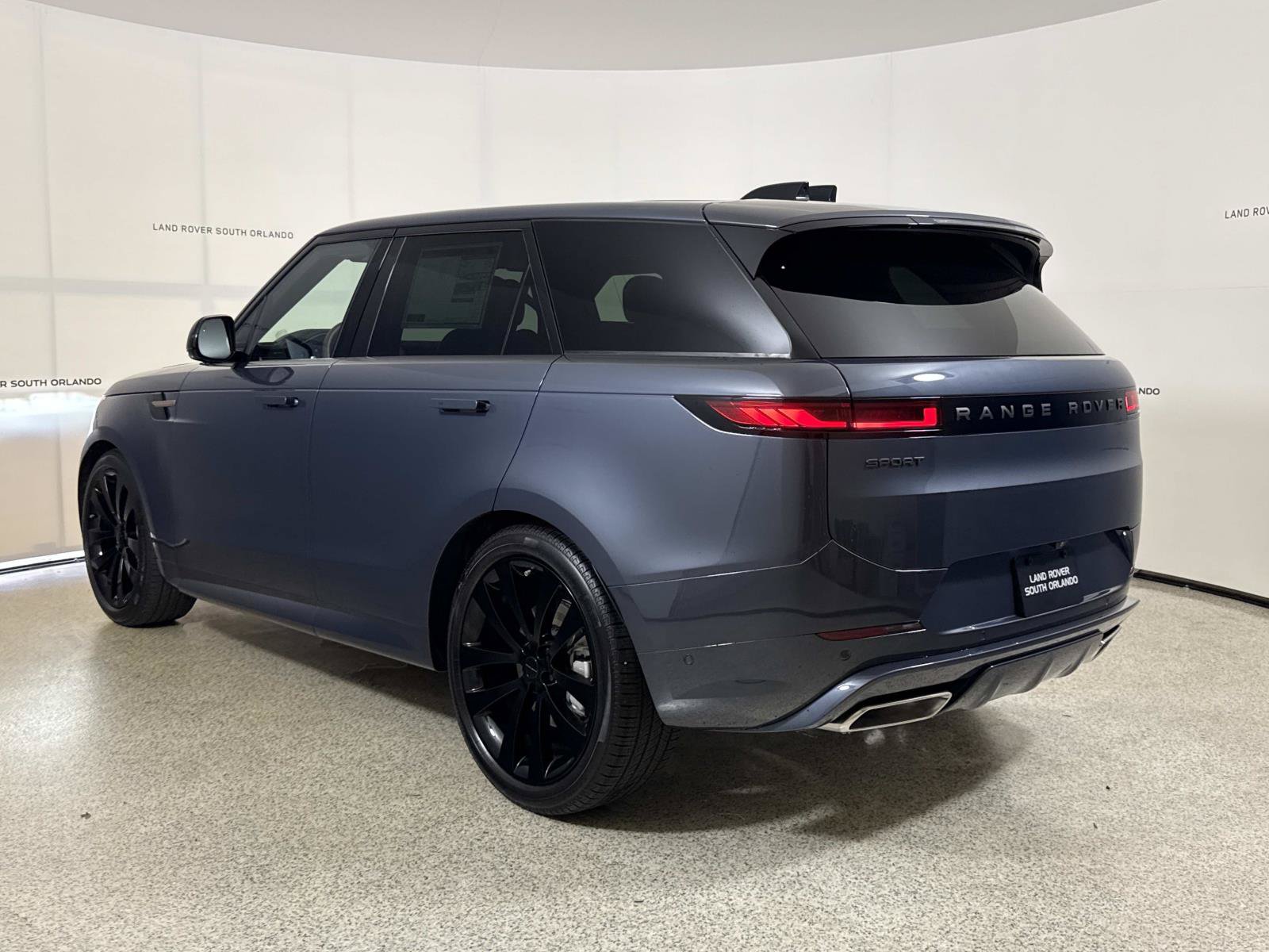 New 2026 Land Rover Range Rover Sport Dynamic SE AWD/4WD image 3