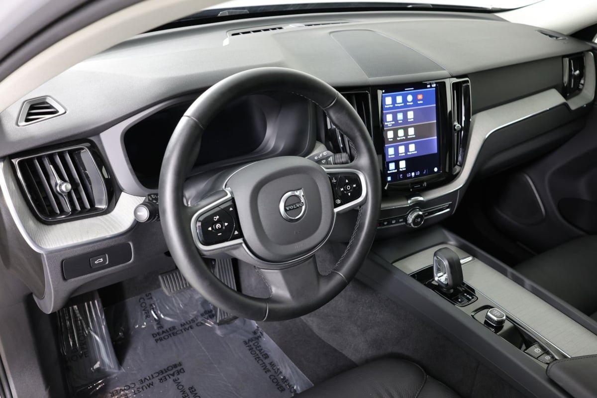 Used 2025 Volvo XC60 B5 Plus AWD/4WD image 22