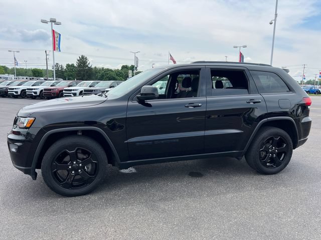 Used 2018 Jeep Grand Cherokee Laredo AWD/4WD image 3