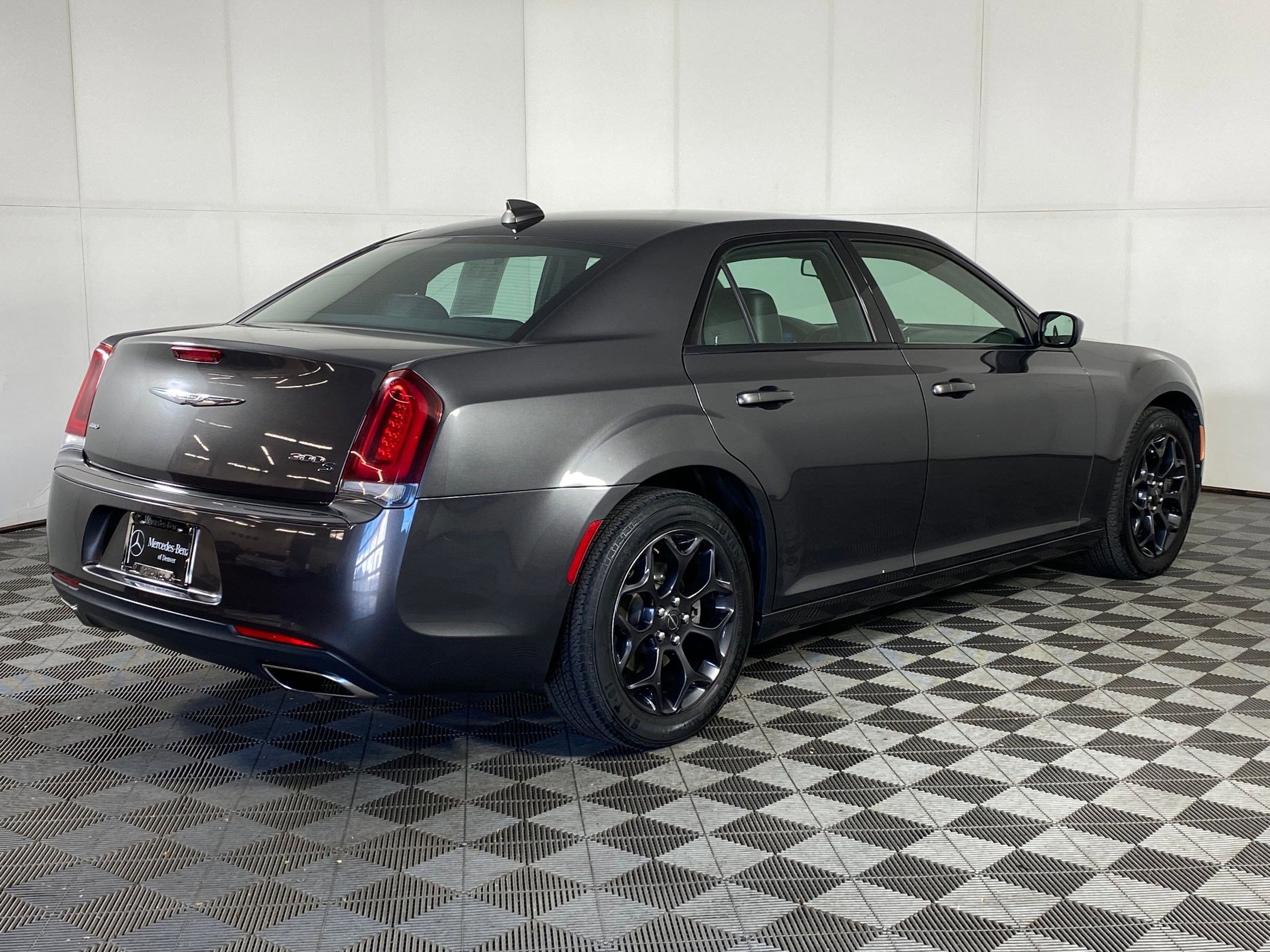 Used 2019 Chrysler 300 S image 9