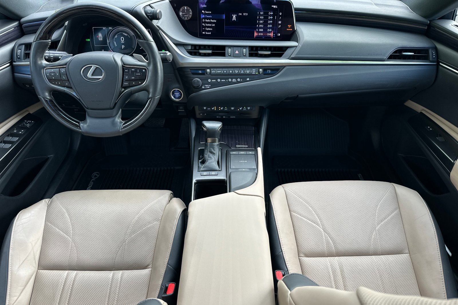 Used 2020 Lexus ES 300h w/ Luxury Package image 13
