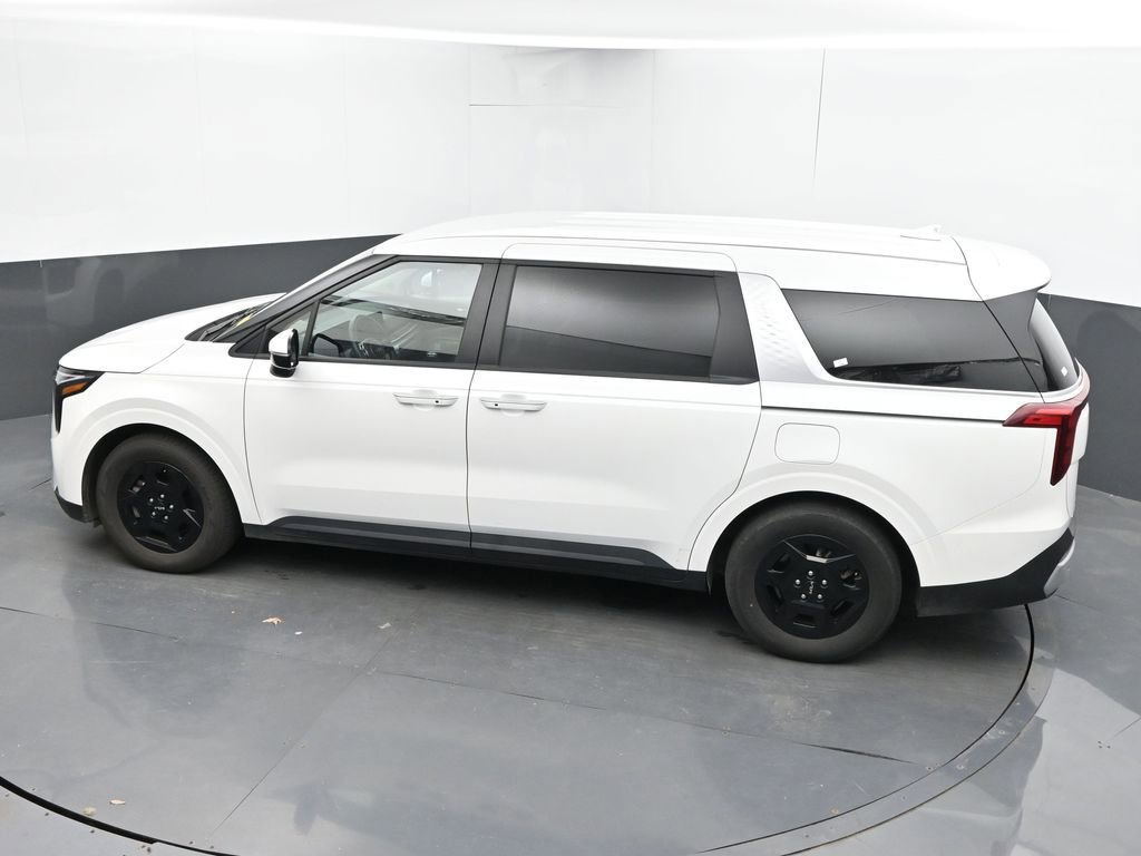 Used 2025 Kia Carnival FWD image 41