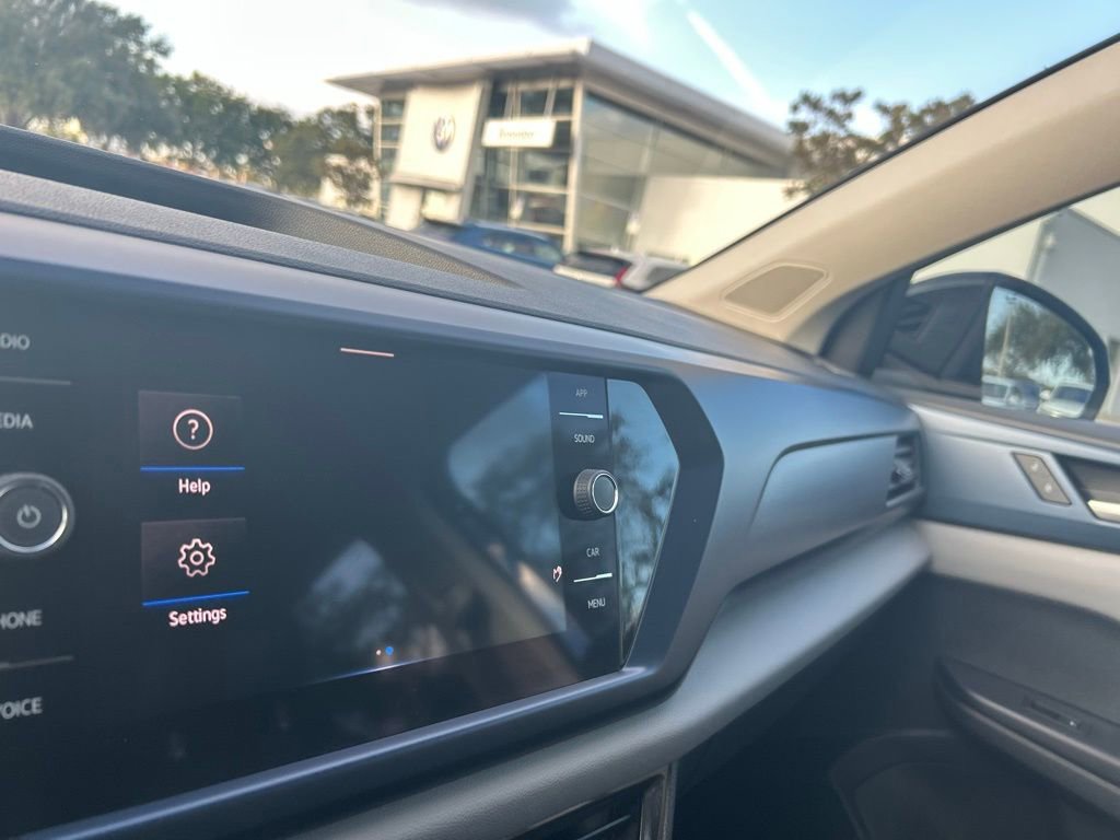 Used 2023 Volkswagen Taos SE w/ Panoramic Sunroof Package image 13