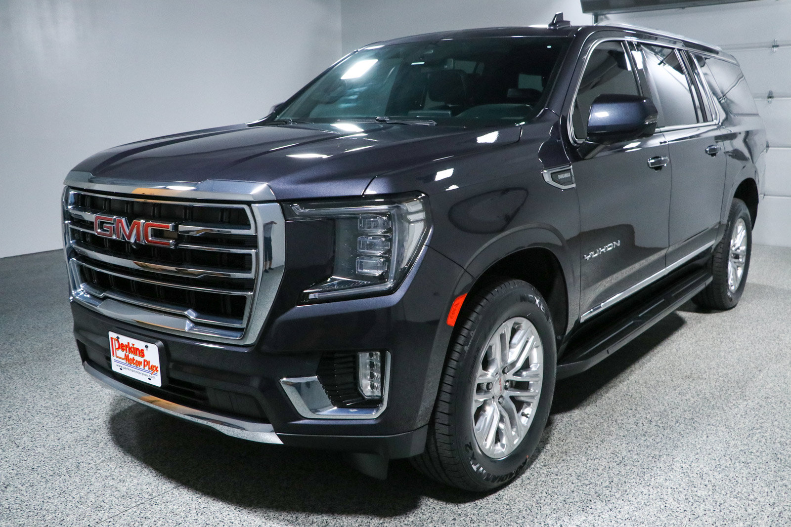Used 2023 GMC Yukon XL SLT w/ SLT Luxury Package AWD/4WD image 38