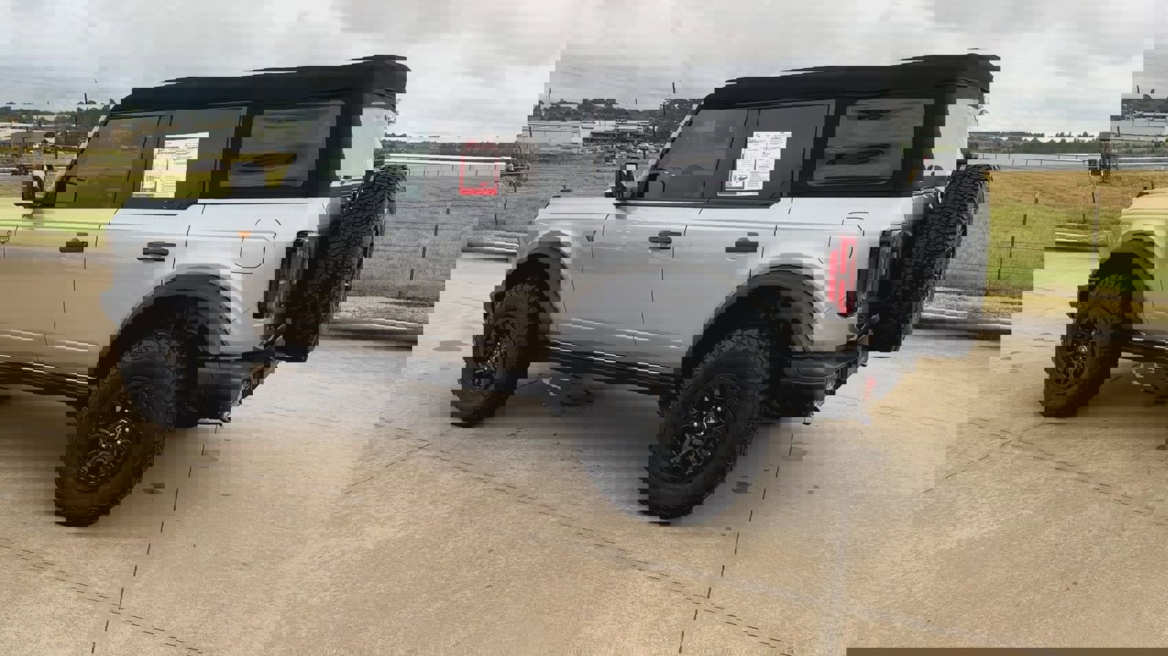 Used 2023 Ford Bronco Badlands image 5