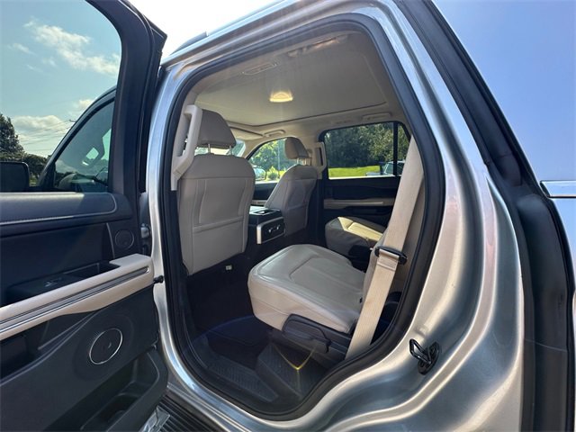 Used 2023 Ford Expedition Limited image 19