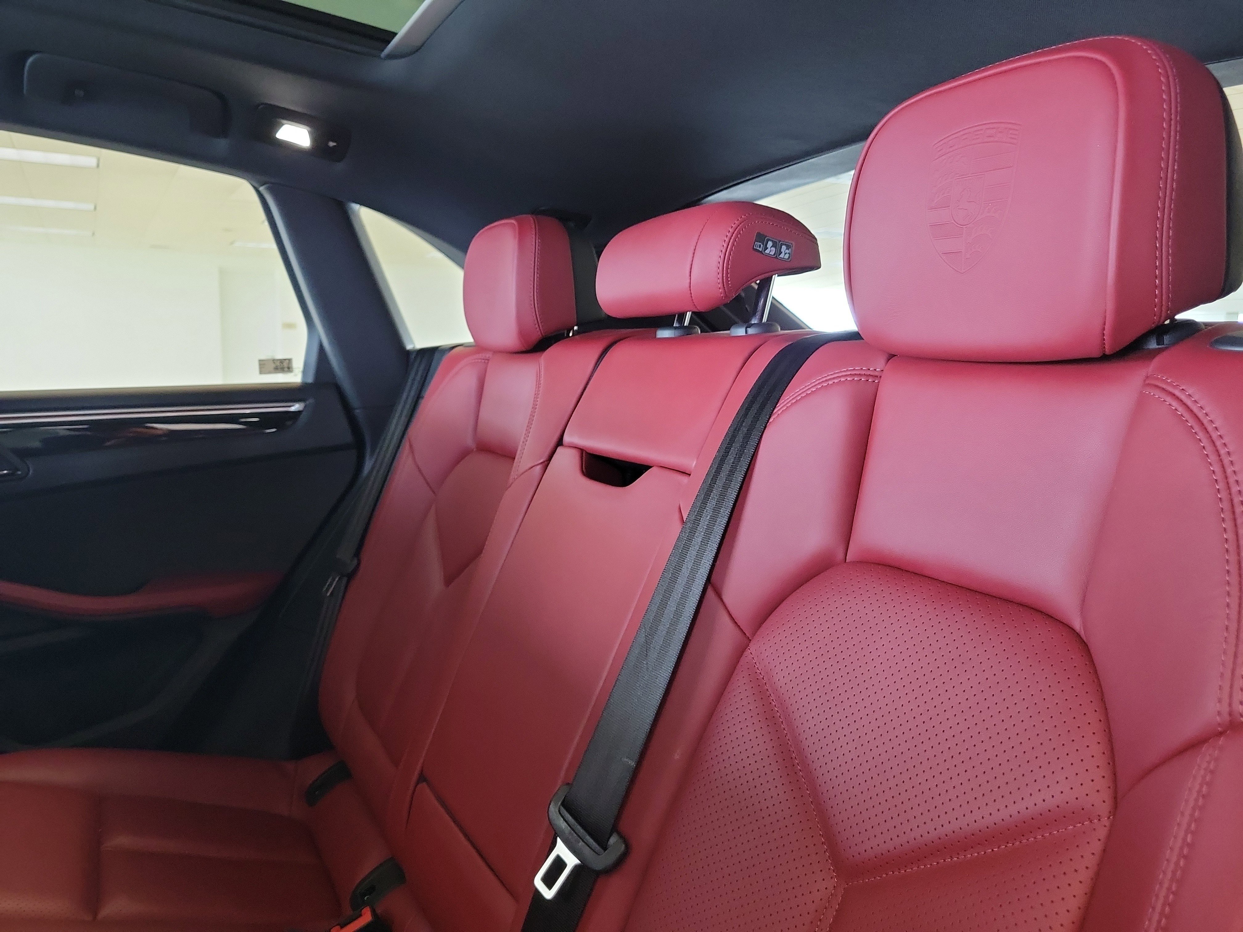 Used 2023 Porsche Macan AWD/4WD image 13