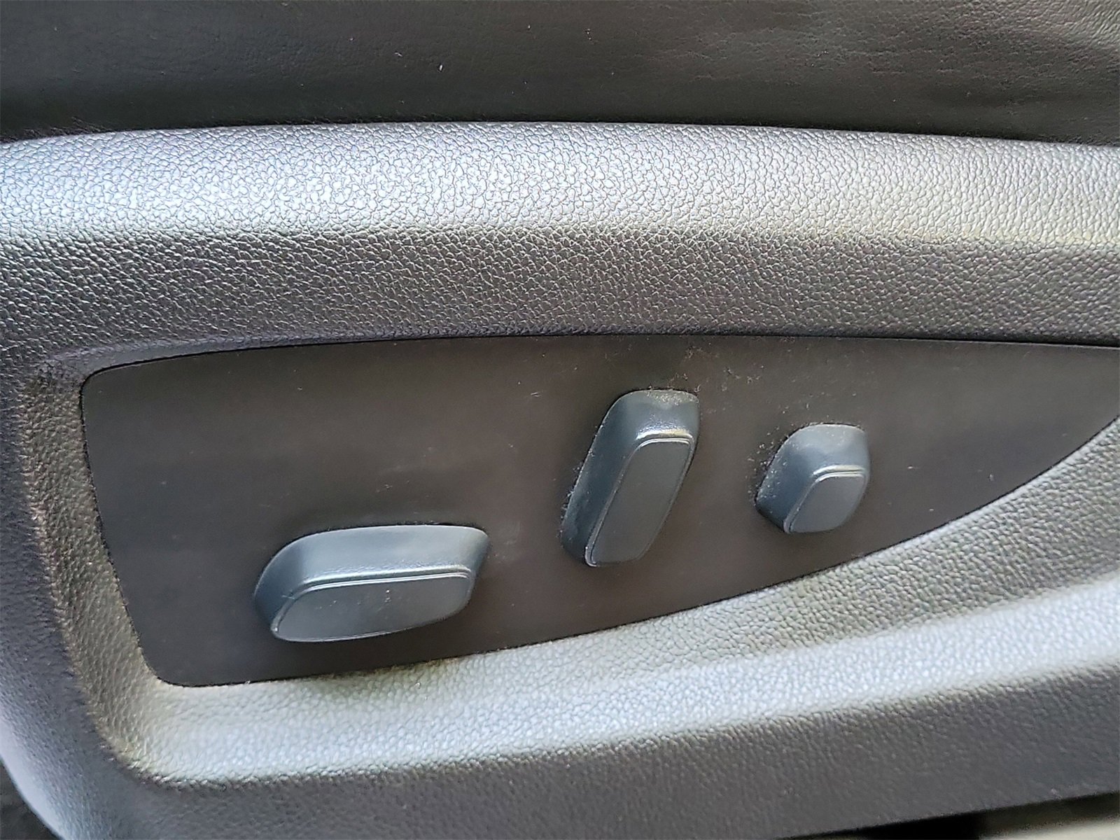 Used 2017 GMC Yukon Denali w/ Open Road Package image 16