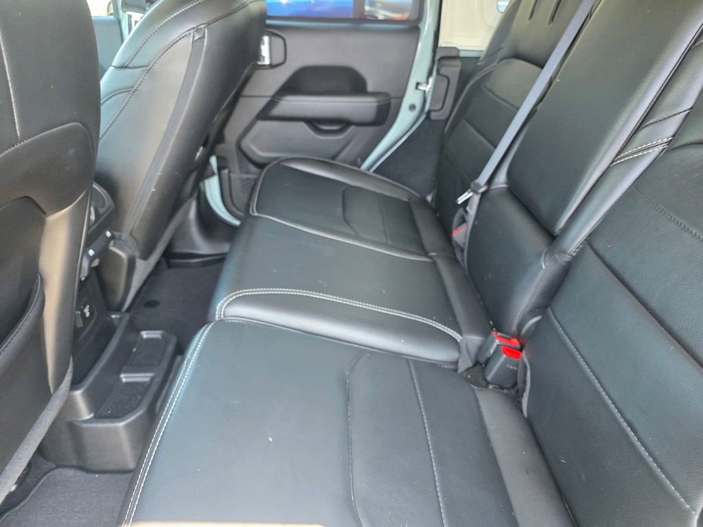 Used 2023 Jeep Wrangler Unlimited Sahara AWD/4WD image 15