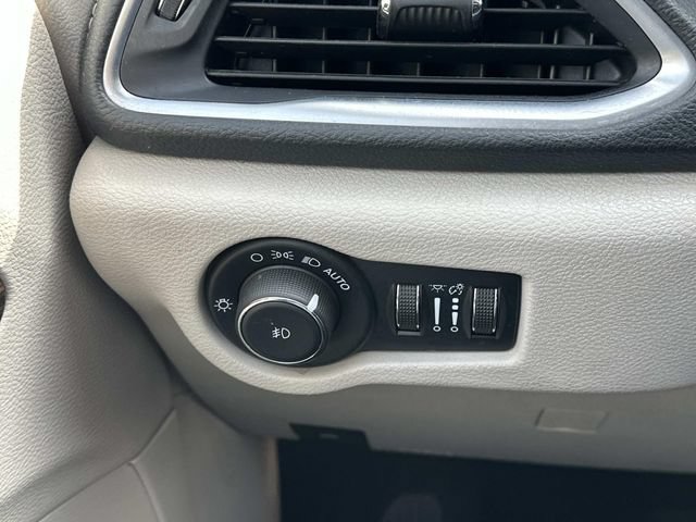 Used 2021 Chrysler Pacifica Limited AWD/4WD image 20
