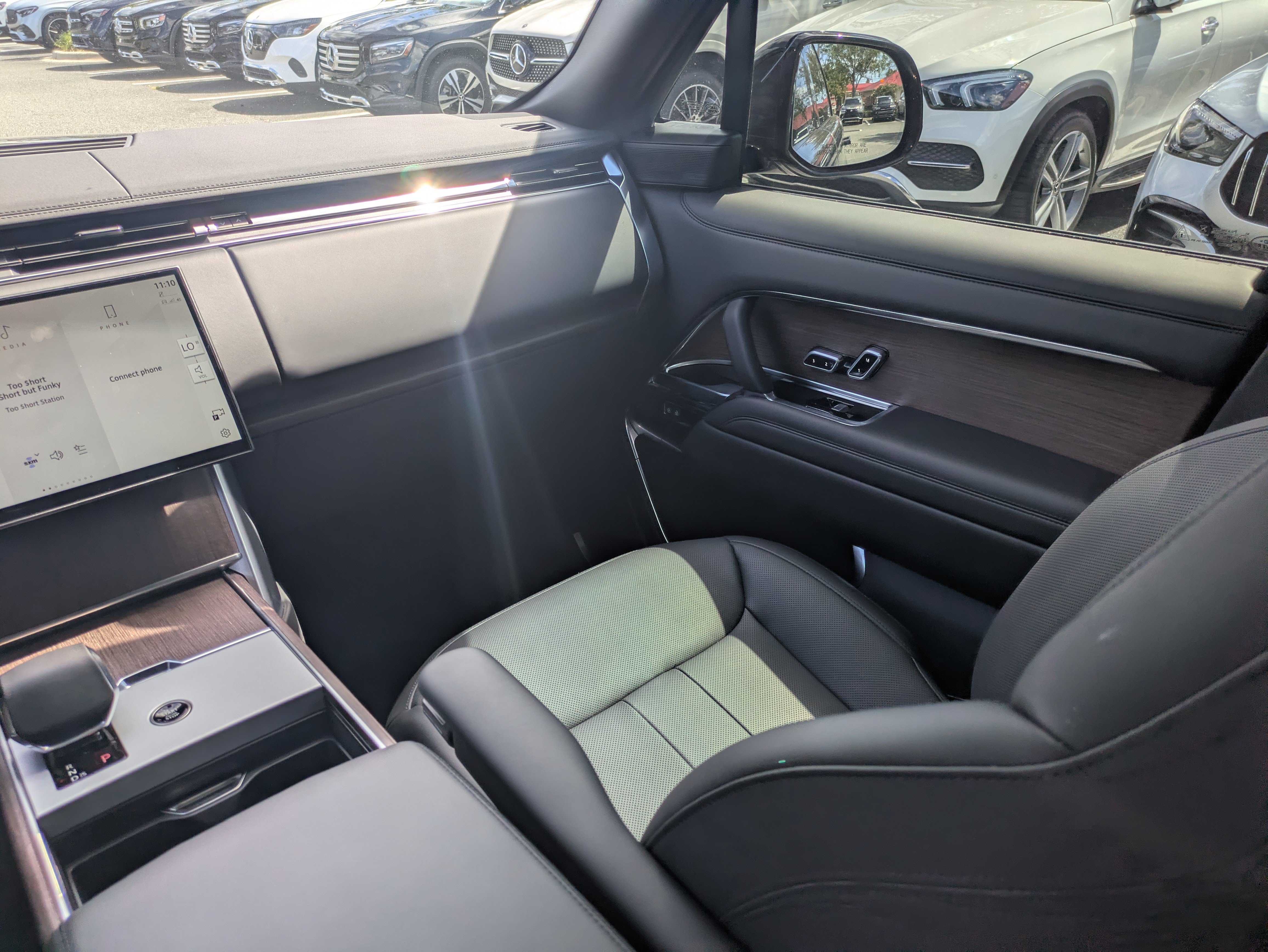 Used 2025 Land Rover Range Rover SE AWD/4WD image 16