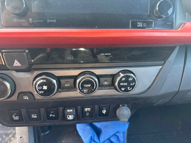 Used 2018 Toyota Tacoma TRD Off-Road w/ Technology Package AWD/4WD image 35