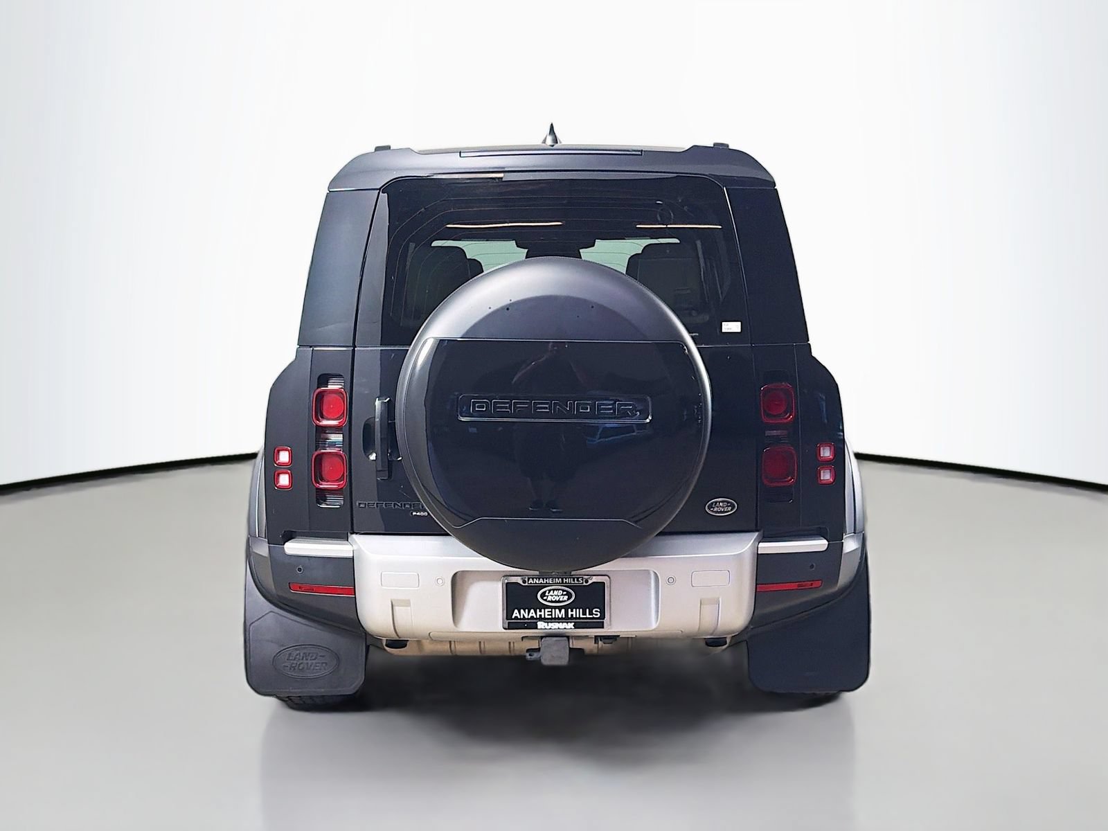 Certified 2023 Land Rover Defender 110 SE AWD/4WD image 4