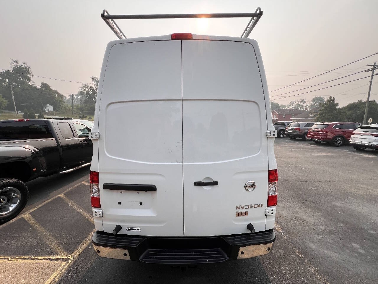 Used 2012 Nissan NV 3500 SV w/ Technology Pkg RWD image 4