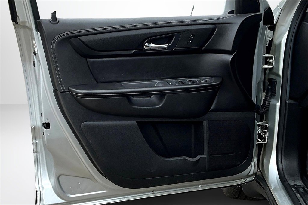 Used 2017 Chevrolet Traverse LT w/ Style and Technology Package image 20