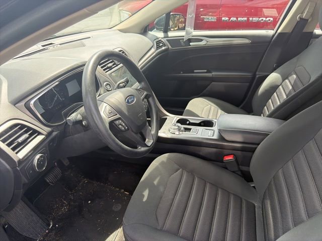 Used 2017 Ford Fusion SE w/ Fusion SE Technology Package FWD image 14