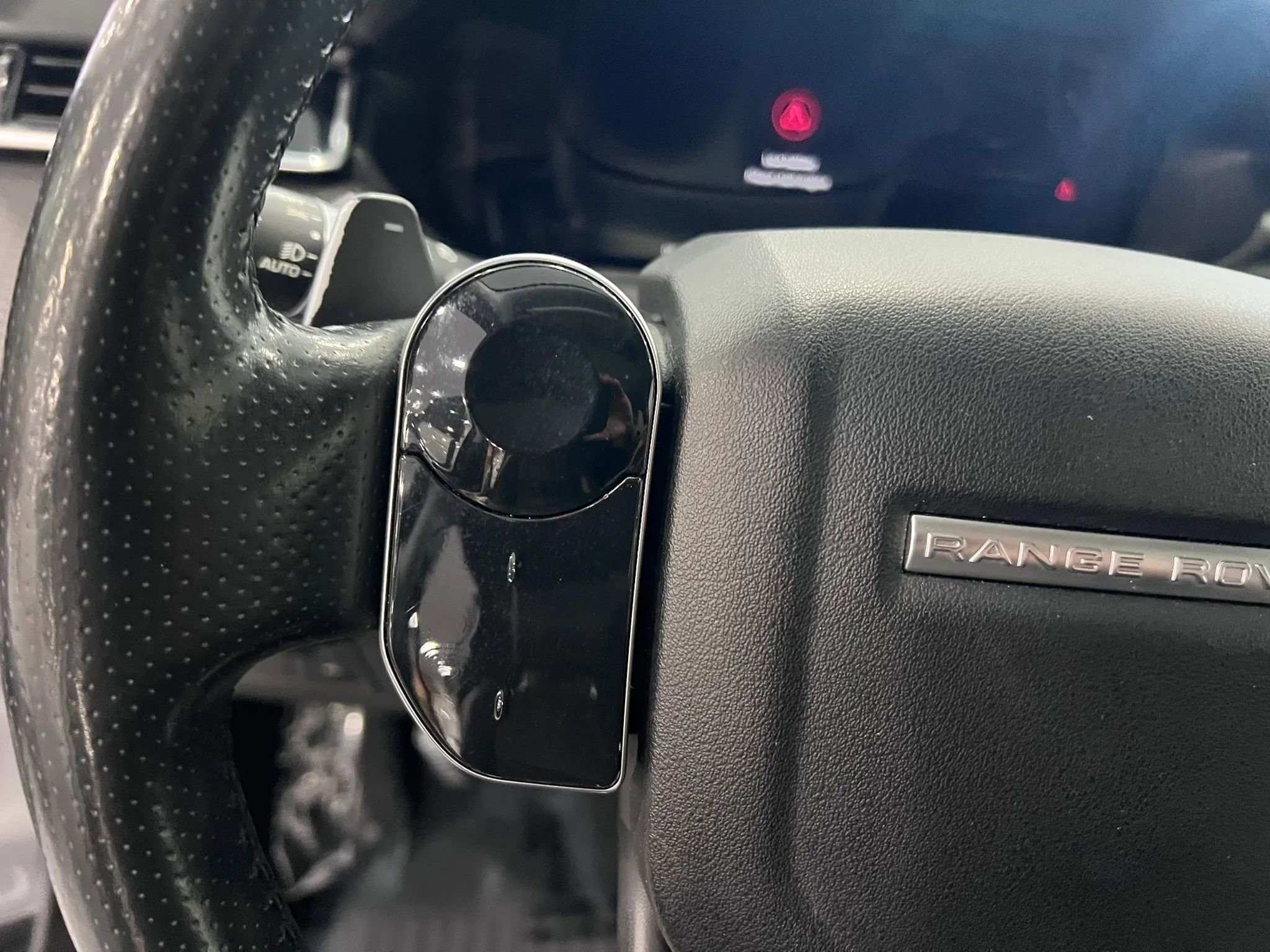 Used 2018 Land Rover Range Rover Velar S AWD/4WD image 17