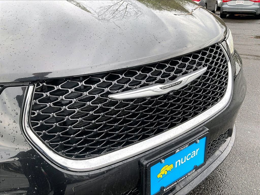 Used 2023 Chrysler Pacifica Touring-L FWD image 29