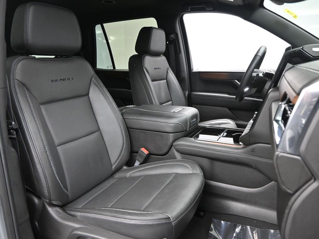 Used 2025 GMC Yukon Denali image 12
