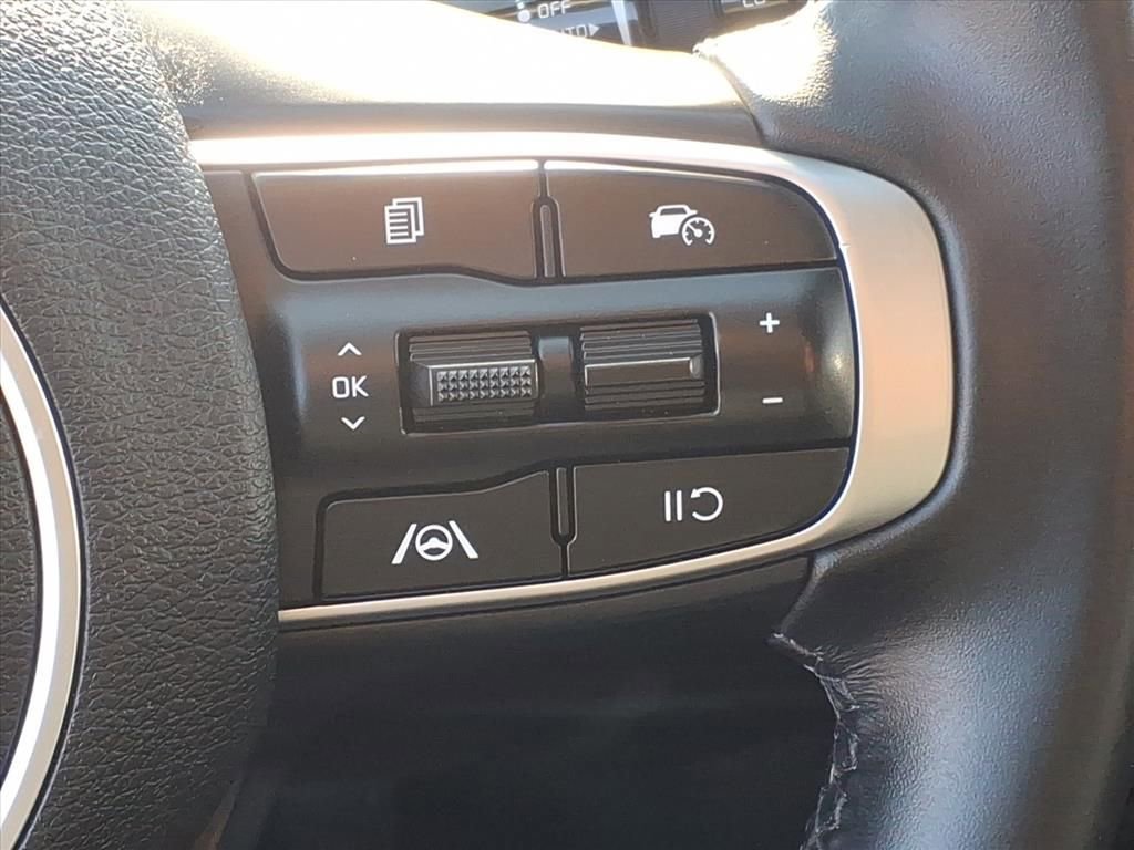 Used 2024 Kia Sportage EX image 11