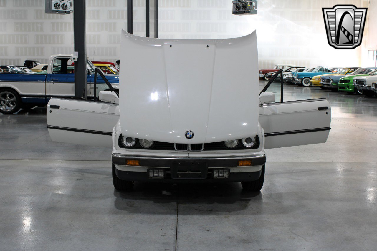 Used 1988 BMW 325i Convertible image 21