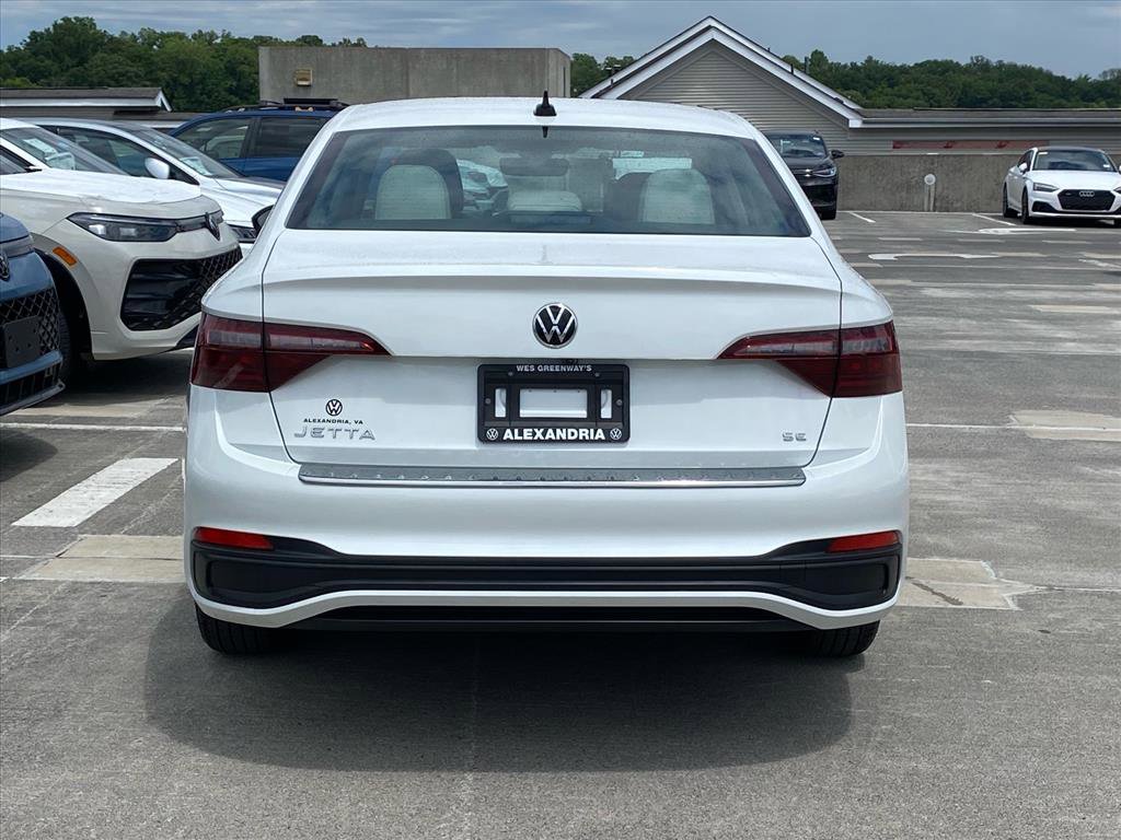 Certified 2024 Volkswagen Jetta SE w/ Panoramic Sunroof Package FWD image 4