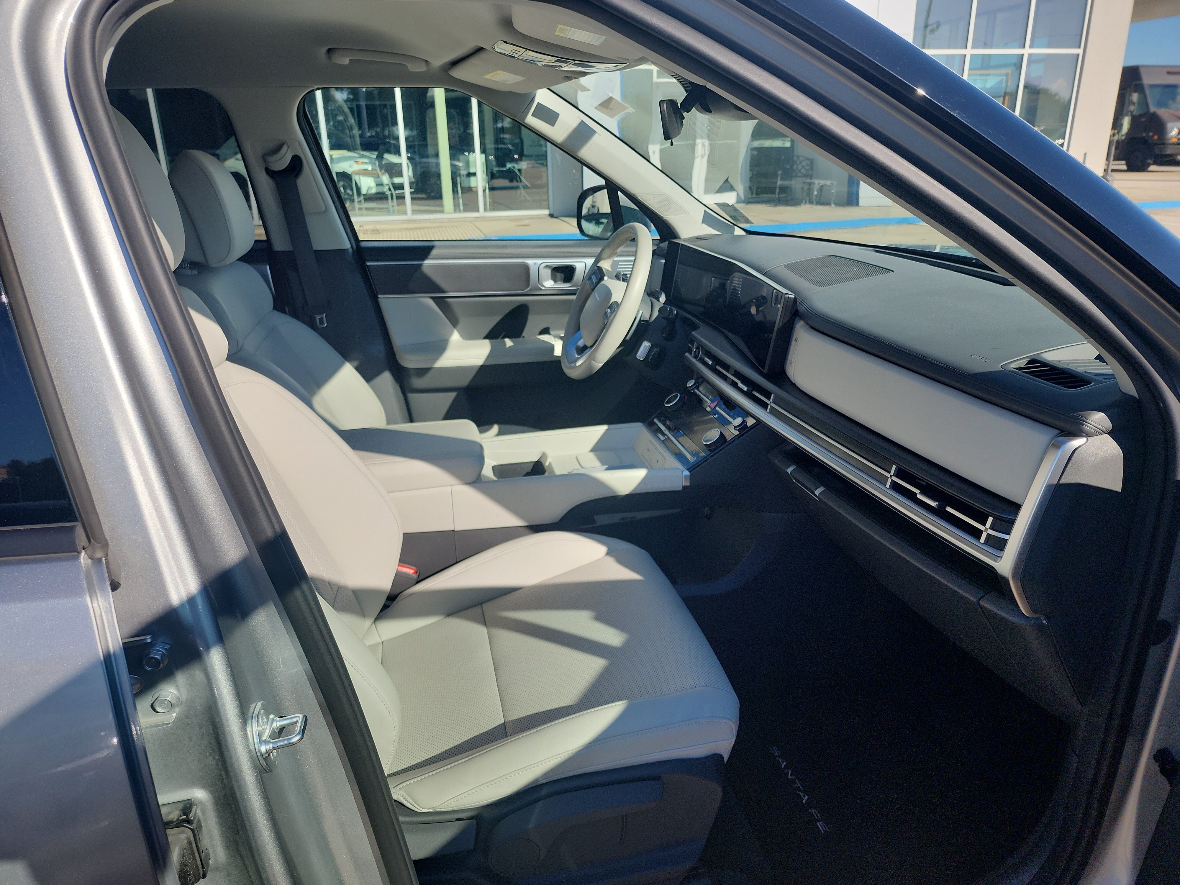 Used 2025 Hyundai Santa Fe SEL FWD image 17