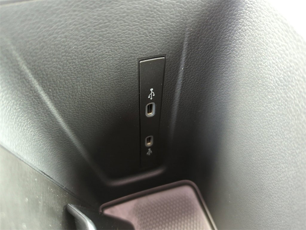 New 2025 Volkswagen Tiguan SE R-Line image 34
