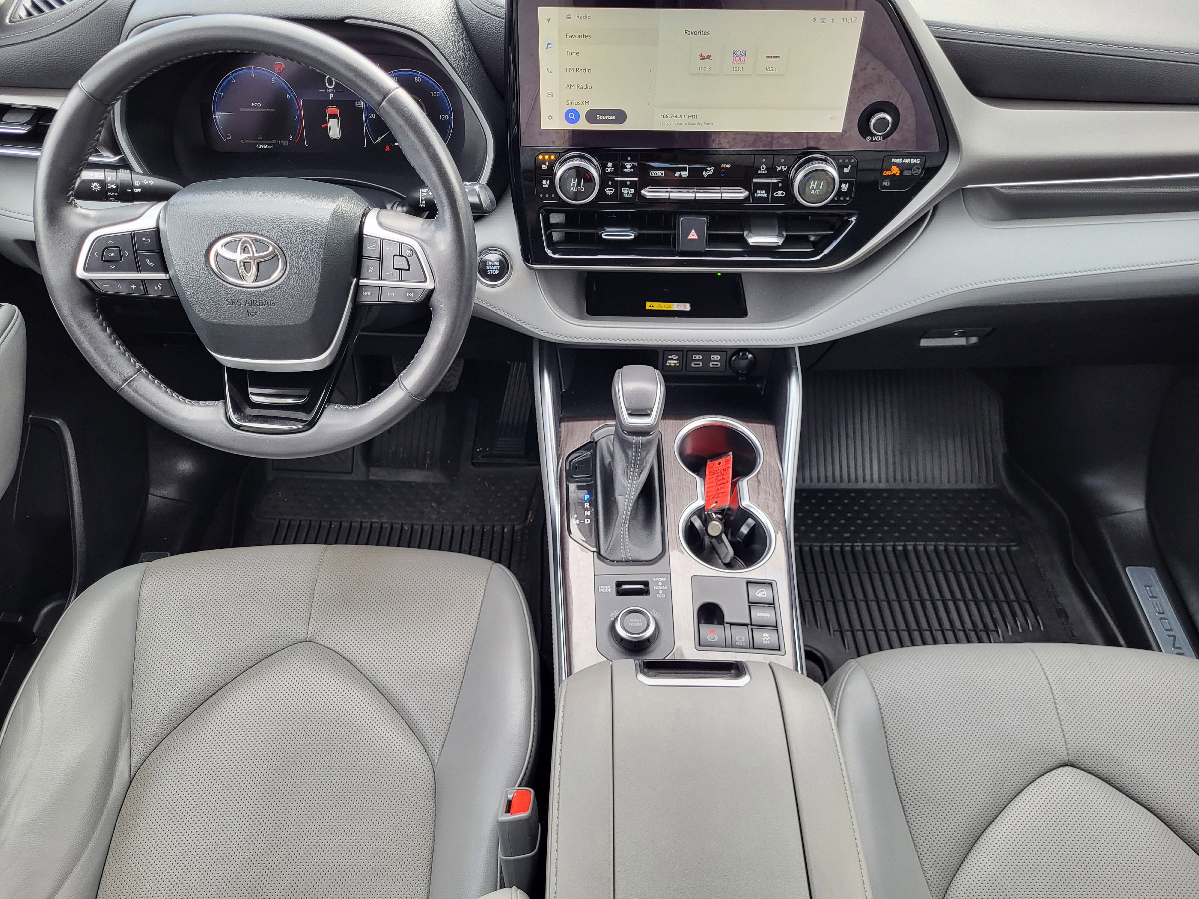 Used 2023 Toyota Highlander Limited image 9