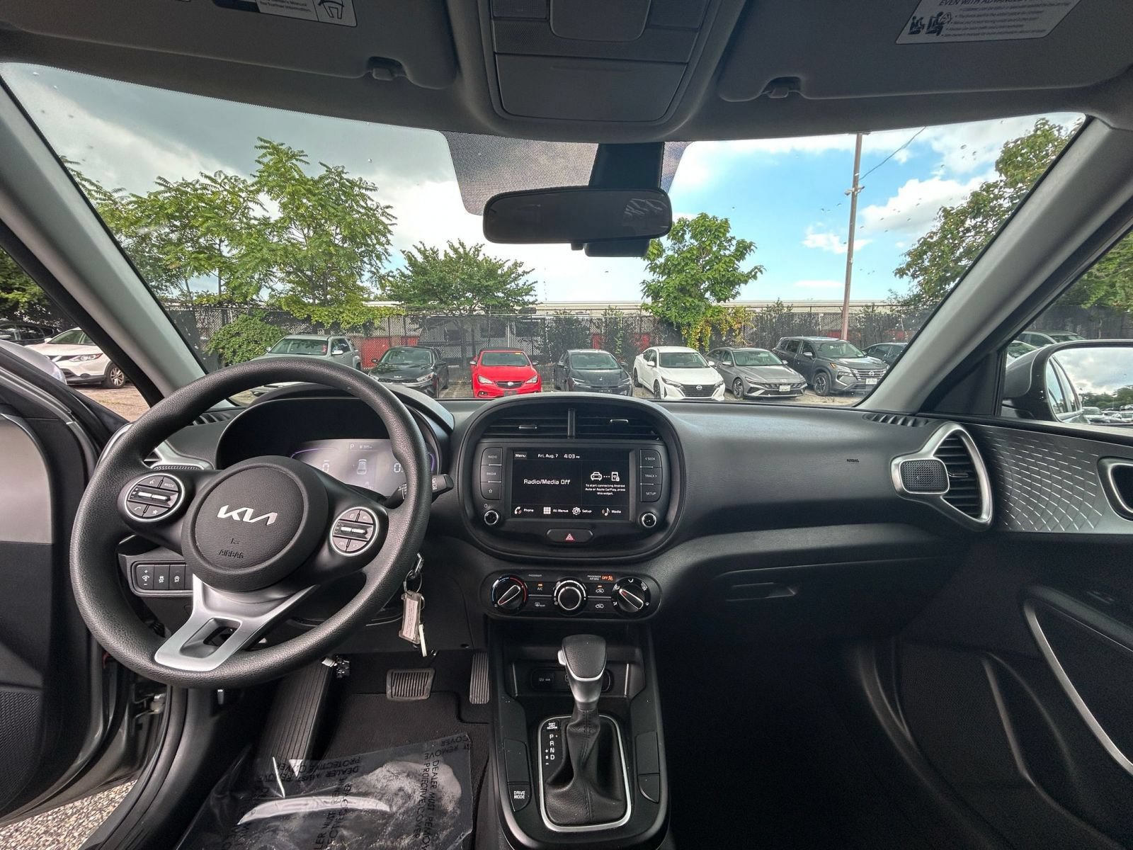 Used 2025 Kia Soul LX w/ LX Technology Package FWD image 28