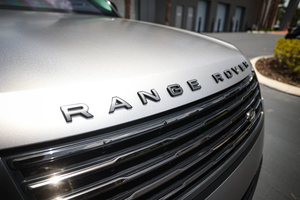 Used 2023 Land Rover Range Rover SV AWD/4WD image 12