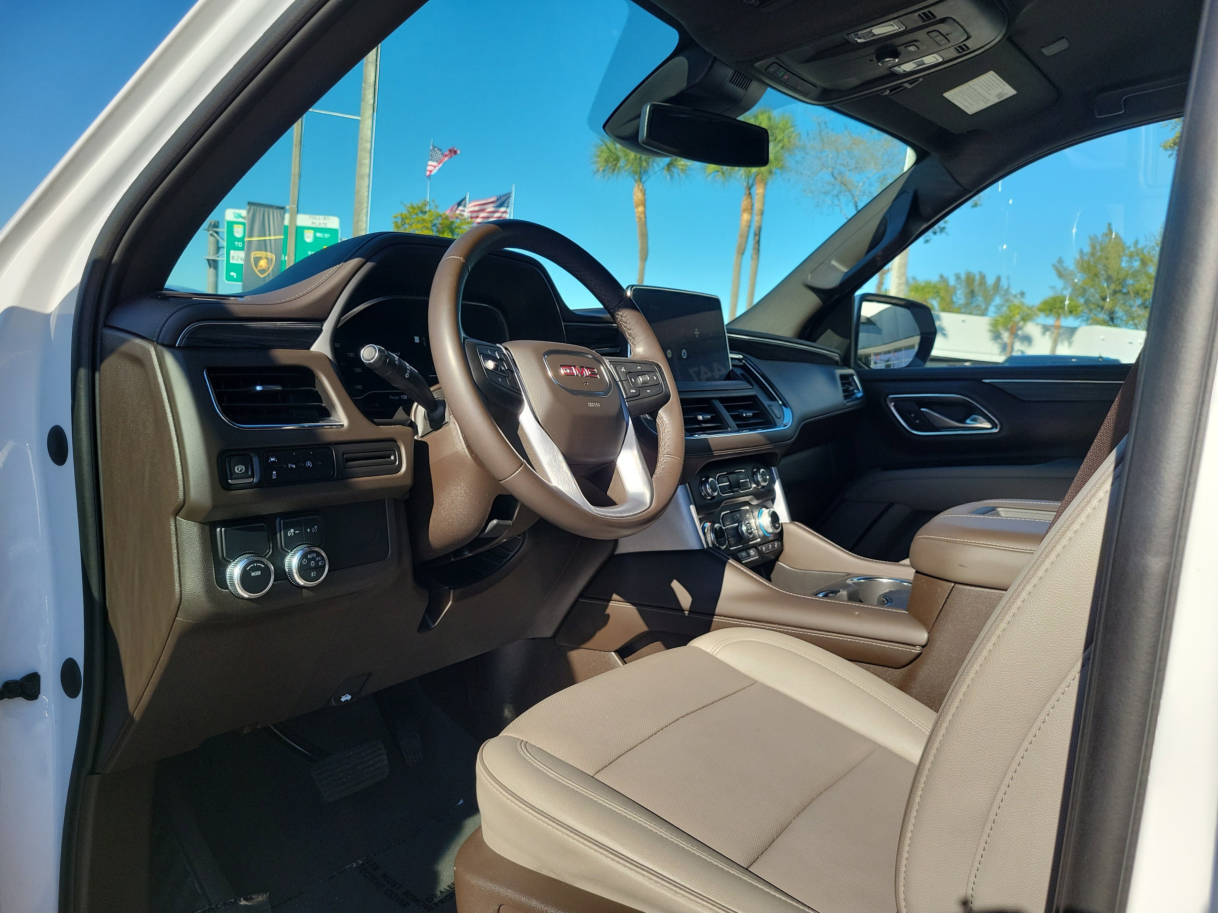 Used 2023 GMC Yukon SLT image 9