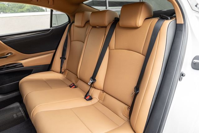 Used 2025 Lexus ES 350 w/ Accessory Package (Z2) FWD image 12