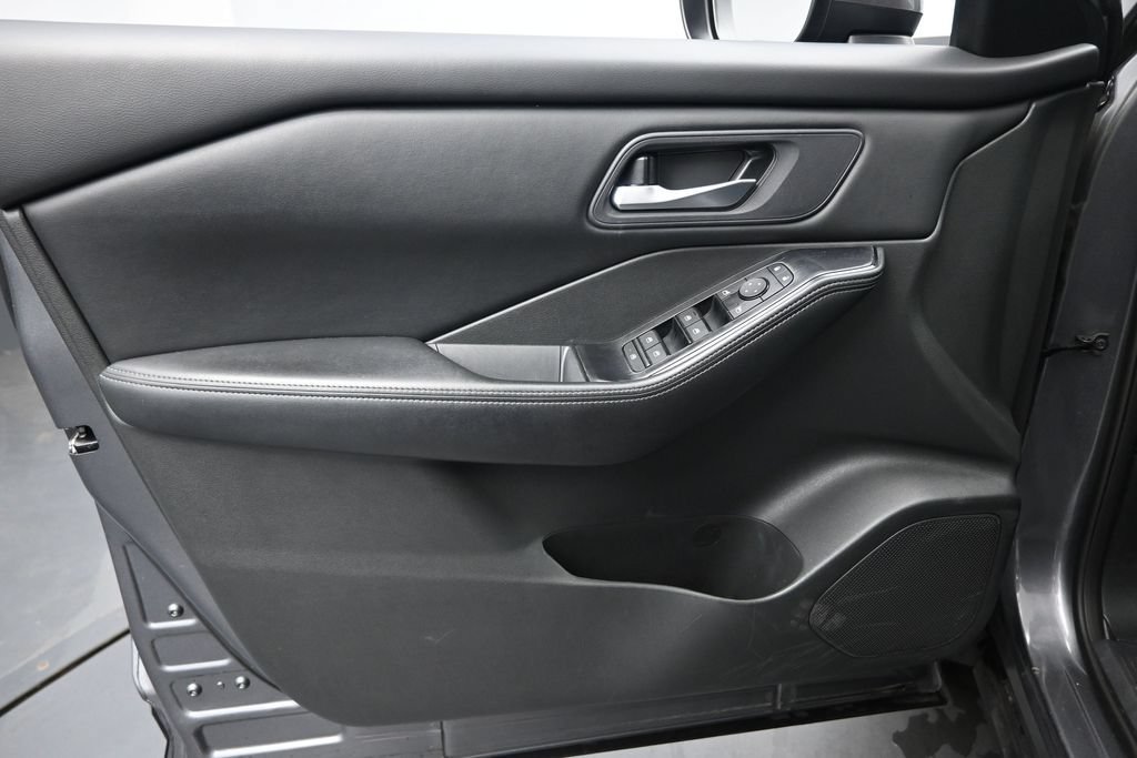 Used 2024 Nissan Rogue SV FWD image 24