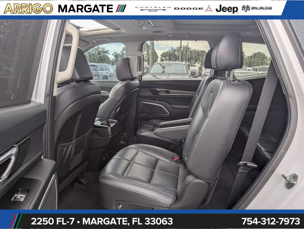 Used 2022 Kia Telluride SX w/ Towing Package FWD image 25
